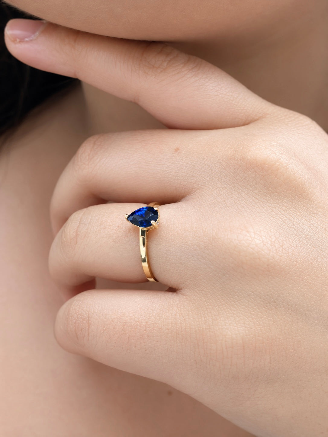 Anillo de zafiro gota en oro 14k