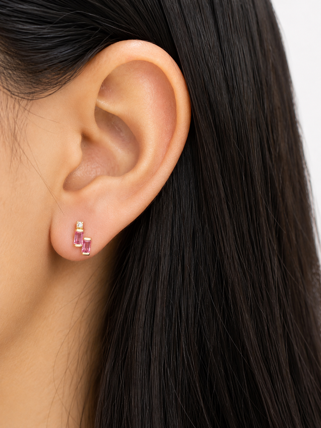 Arete Turmalina Rosa con un mini diamante en oro 14k