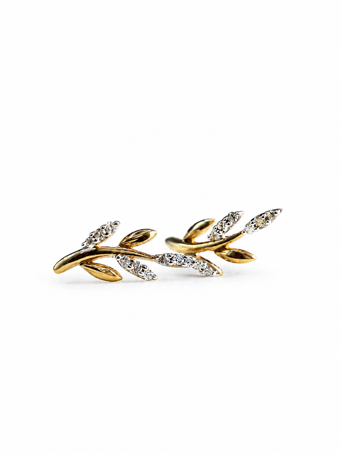 Arete de hojitas con diamantes naturales en oro 10k
