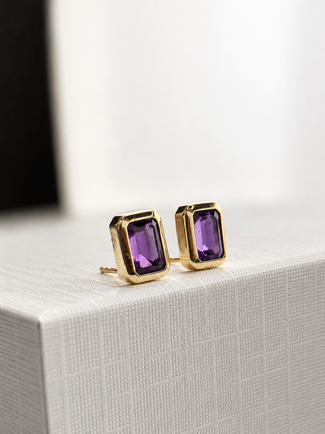 Arete de amatista biselado en oro 14k
