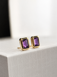 Arete de amatista biselado en oro 14k