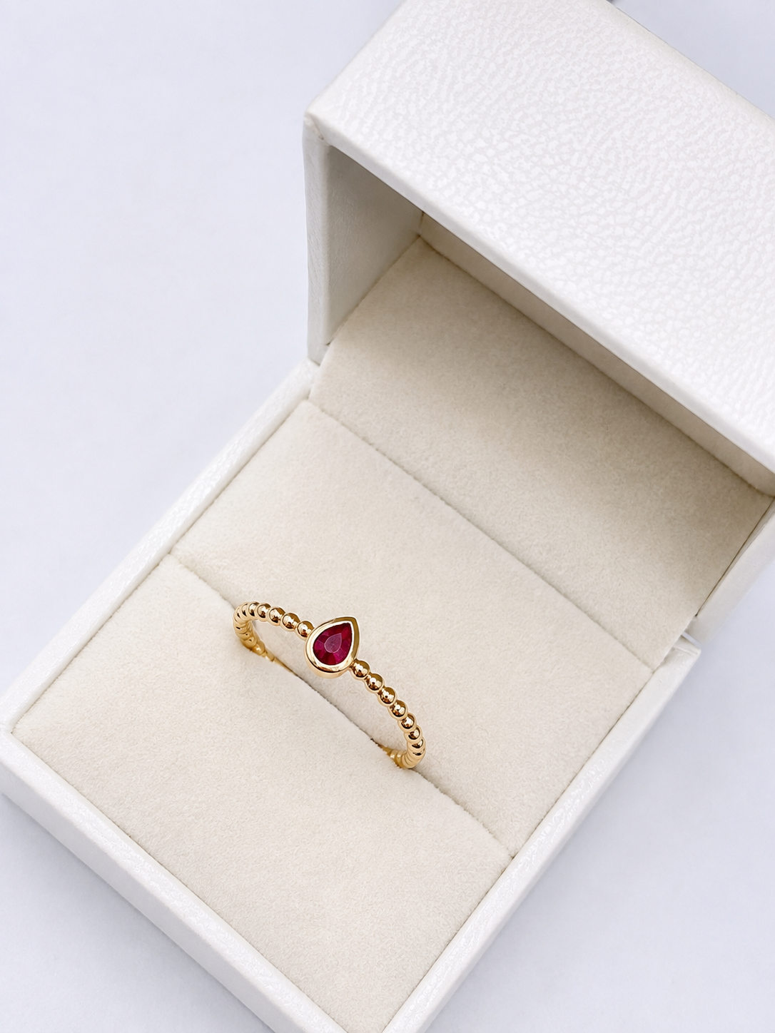 Anillo de rubi en gota oro 14k