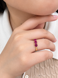 Anillo de 3 rubi natural en oro 14k