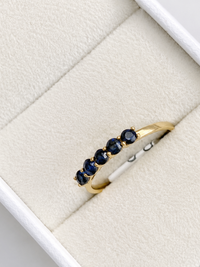 Anillo de 5 zafiros en oro 14k