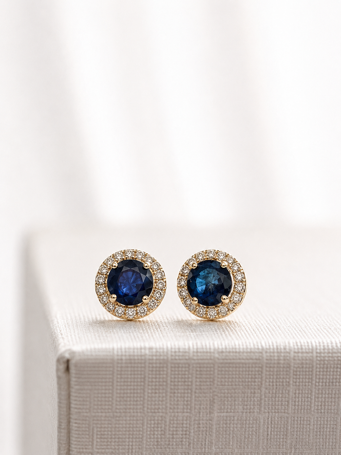 Arete de zafiro con halo de diamantes en oro 14k