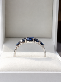 Anillo de zafiro gotas en oro blanco 14k