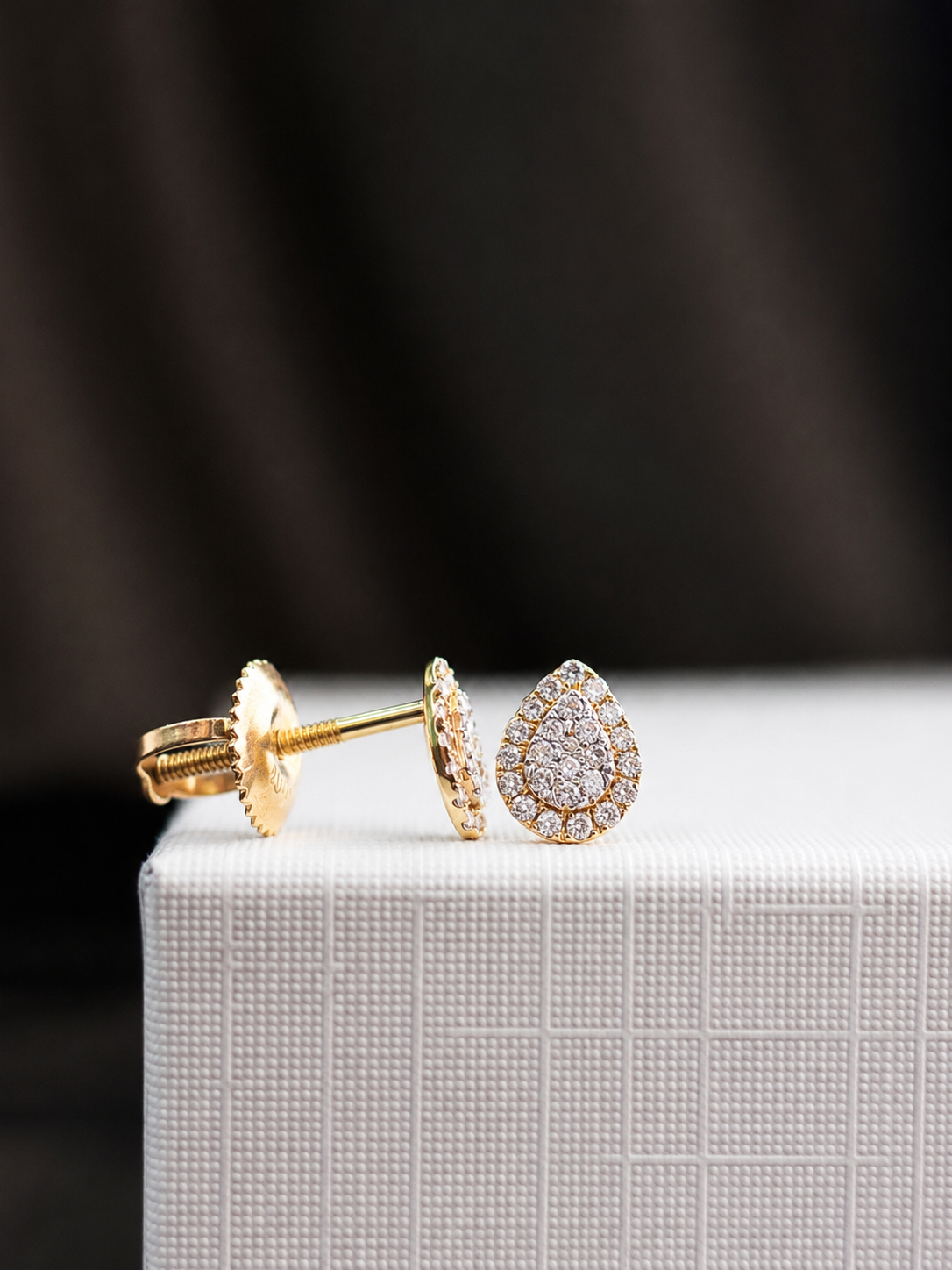 Arete gota diamantes naturales en oro 14k
