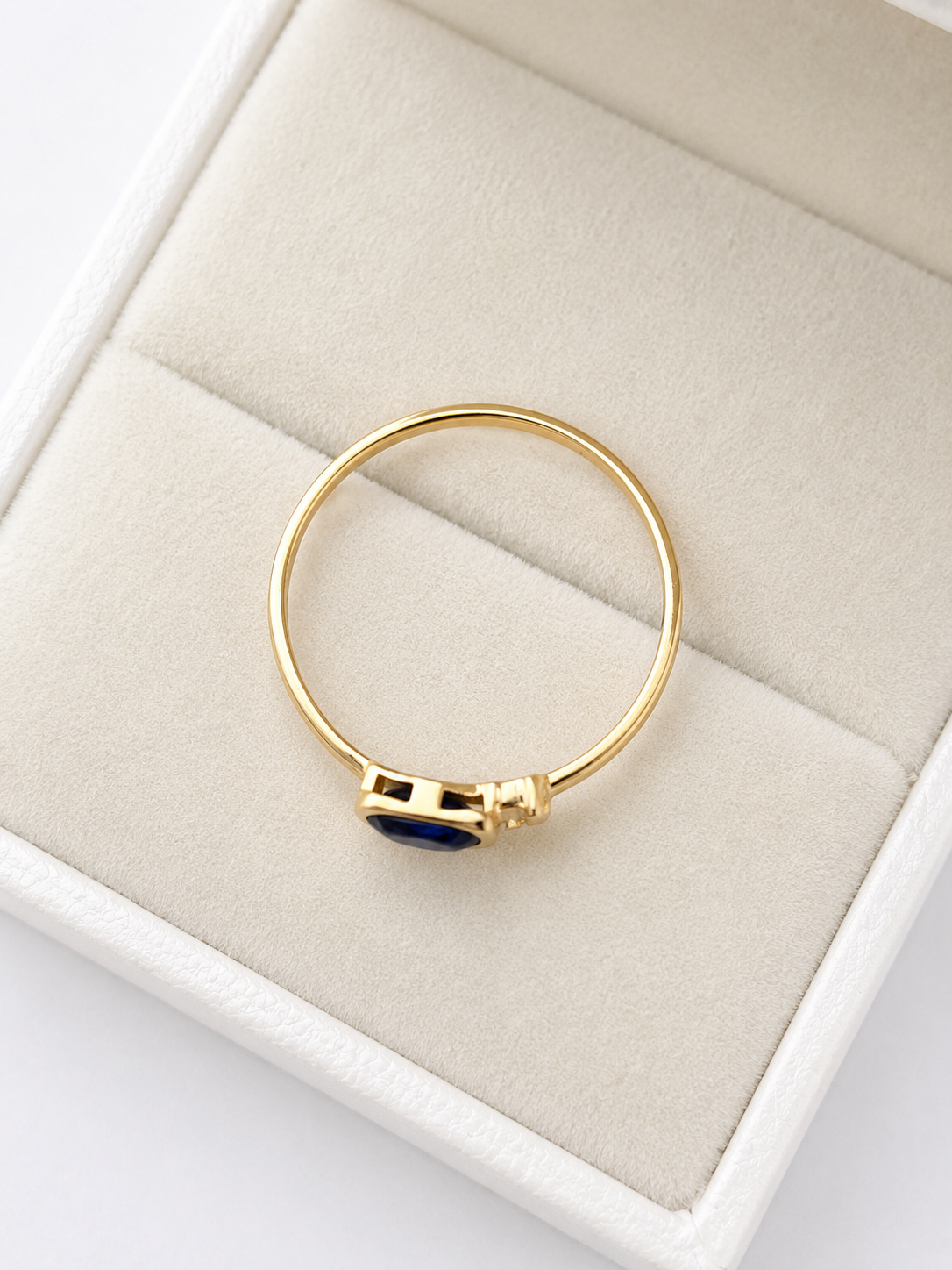 Anillo de zafiro con 2 mini diamantes en oro 14k