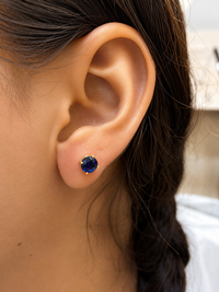 Arete de zafiro natural en oro 14k
