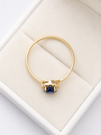 Anillo de zafiro con halo de diamantes en oro 14k