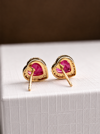 Arete de corazón Rubí con halo de diamantes en oro 14k