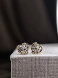 Arete de corazón con diamantes naturales en oro 10k