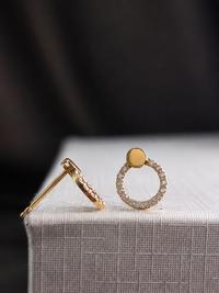Aretes silueta diamantes naturales en oro 14k