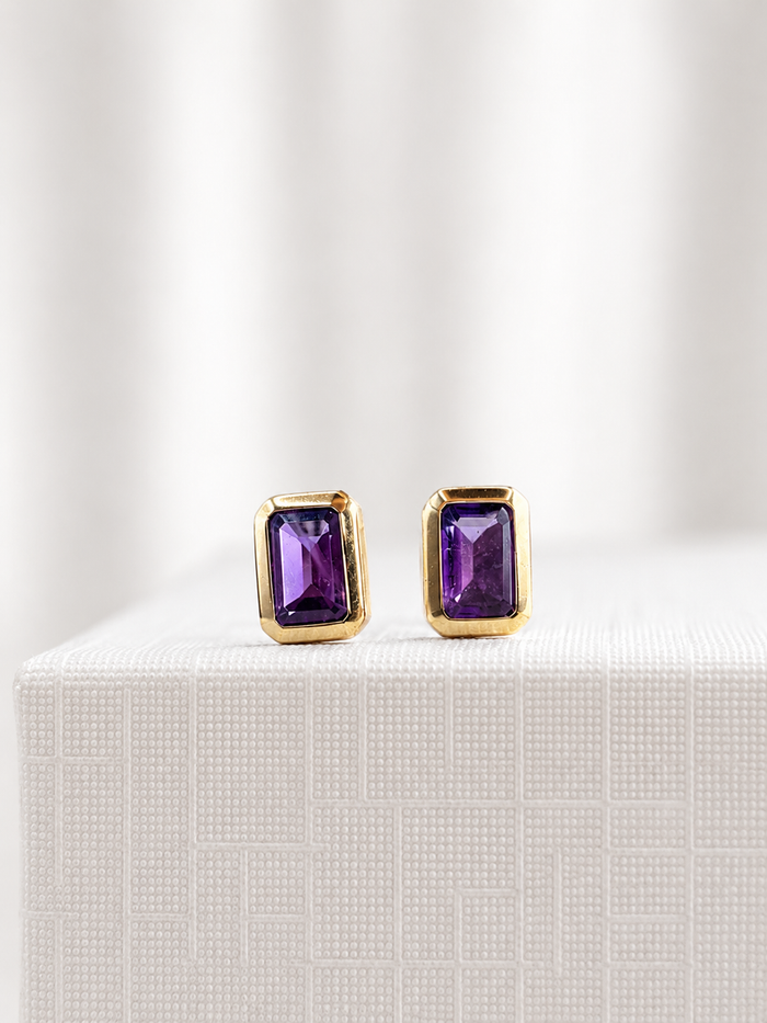 Arete de amatista biselado en oro 14k