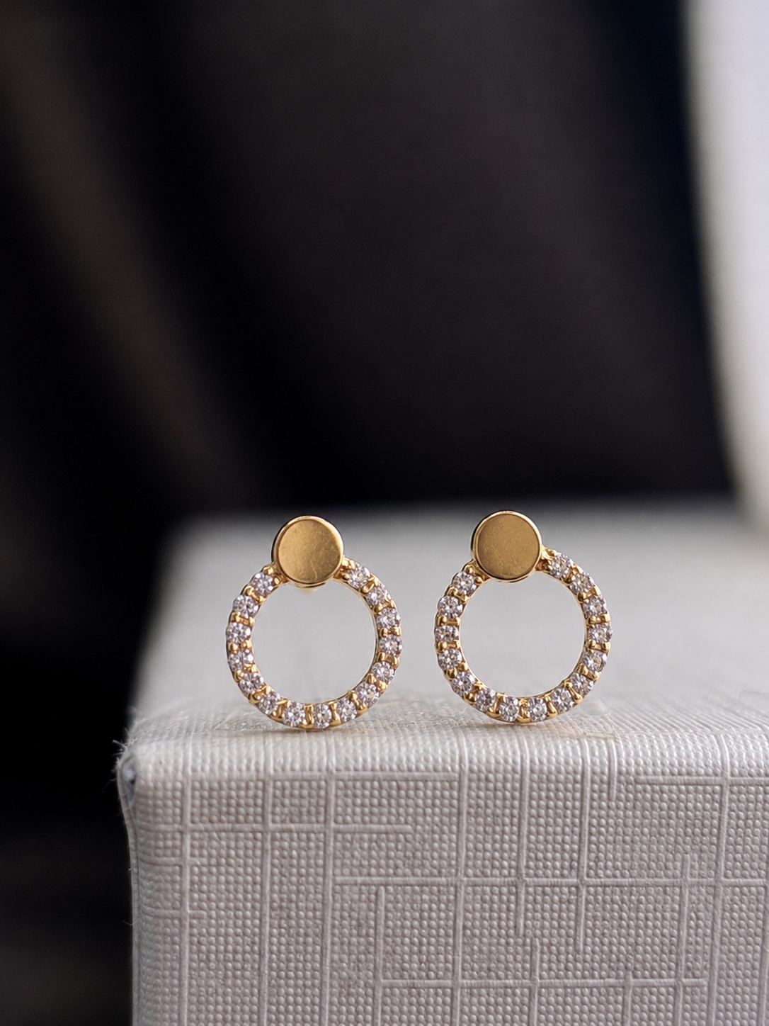 Aretes silueta diamantes naturales en oro 14k