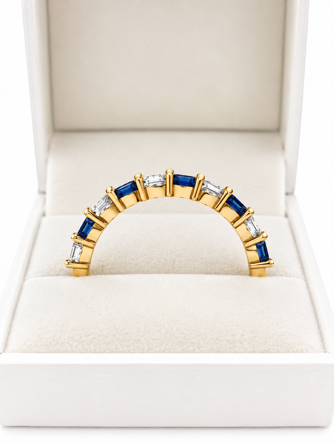 Anillo de zafiro con diamantes naturales en oro 14k