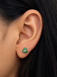 Arete de flor esmeralda en oro 14k