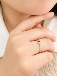Anillo con mini rubi en oro 14k