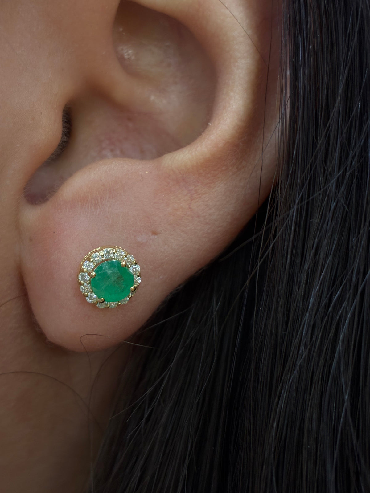 Aretes de esmeralda con halo de diamantes oro 14k