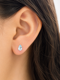 Aretes gota de aguamarina en oro blanco 14k