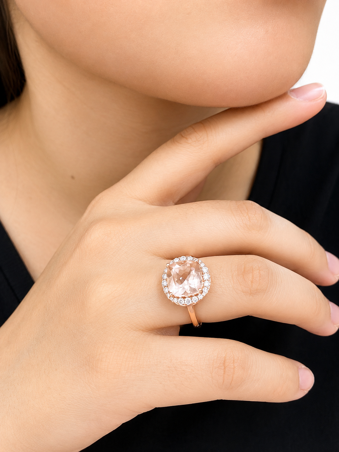 Anillo morganita con halo de diamantes en oro rosa 14k