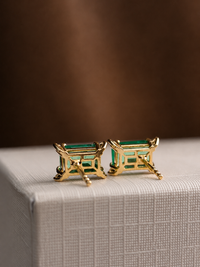 Aretes Esmeralda con 4 mini diamantes en oro 14k