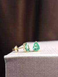 Arete de gota esmeralda en oro 14k