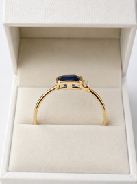 Anillo de zafiro con 2 mini diamantes en oro 14k