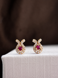 Arete de rubí con diamantes en oro 14k