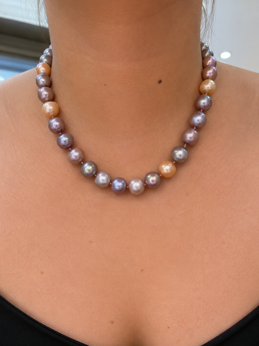 Collar de perla rosa con broche de oro 10k