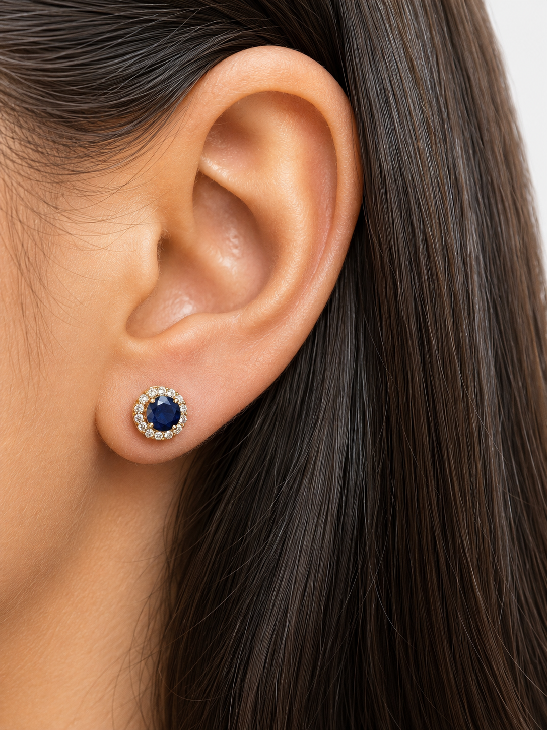 Arete de zafiro con halo de diamantes en oro 14k