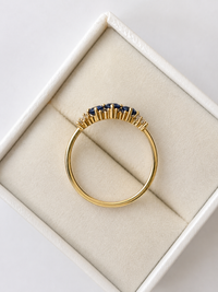 Anillo de 3 zafiros y diamantes en oro 14k
