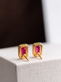 Arete de rubí con halo de diamantes en oro 14k