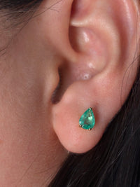 Arete de gota esmeralda en oro 14k