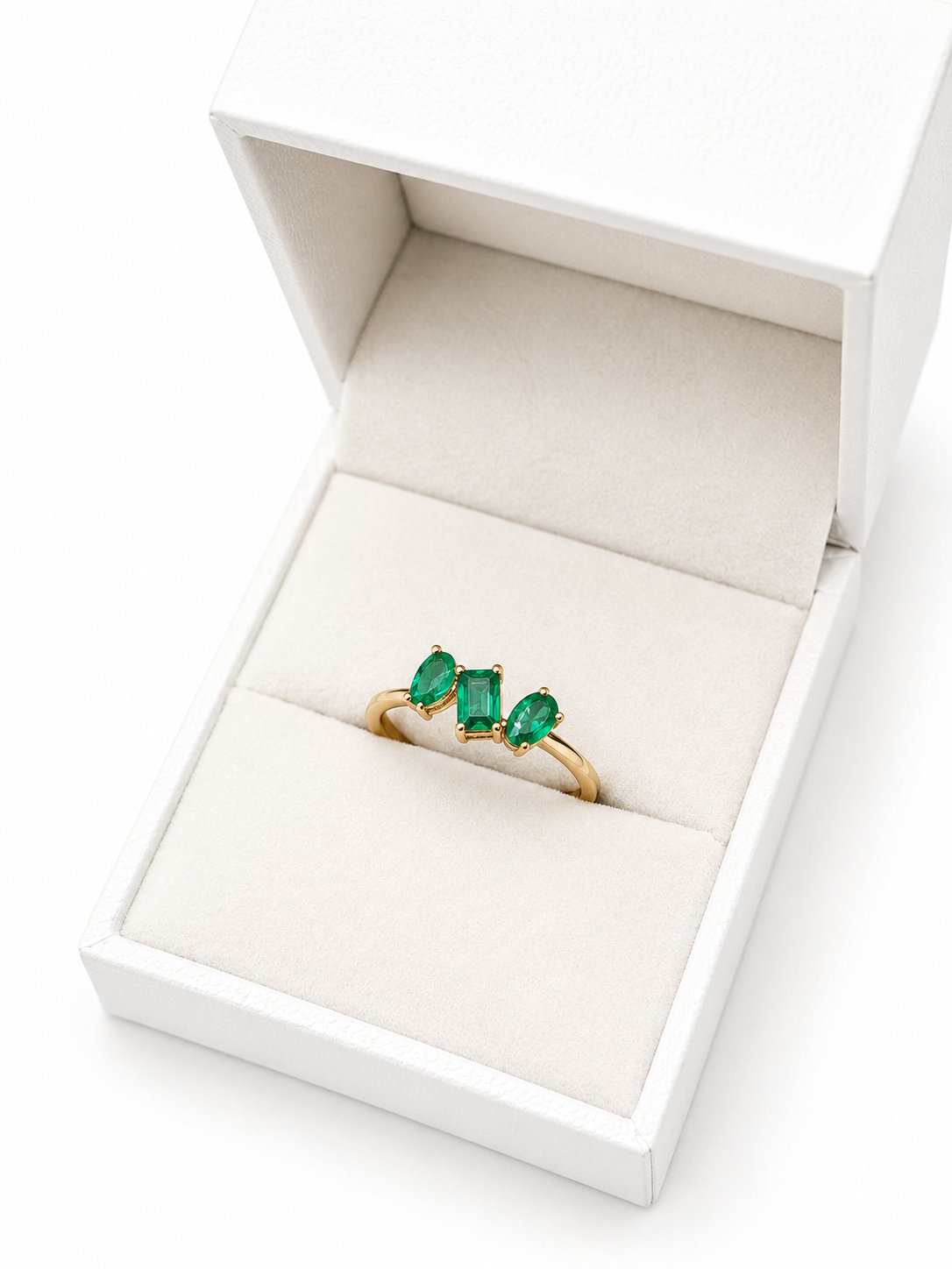Anillo de esmeralda natural en oro 14k