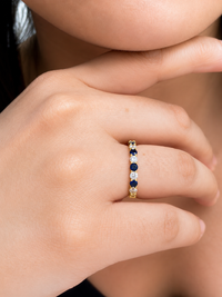 Anillo de zafiro con diamantes naturales en oro 14k