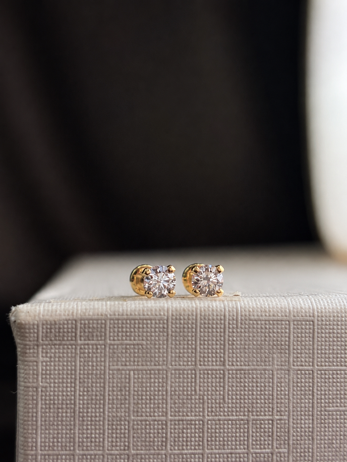 Aretes mini diamante natural en oro 14k