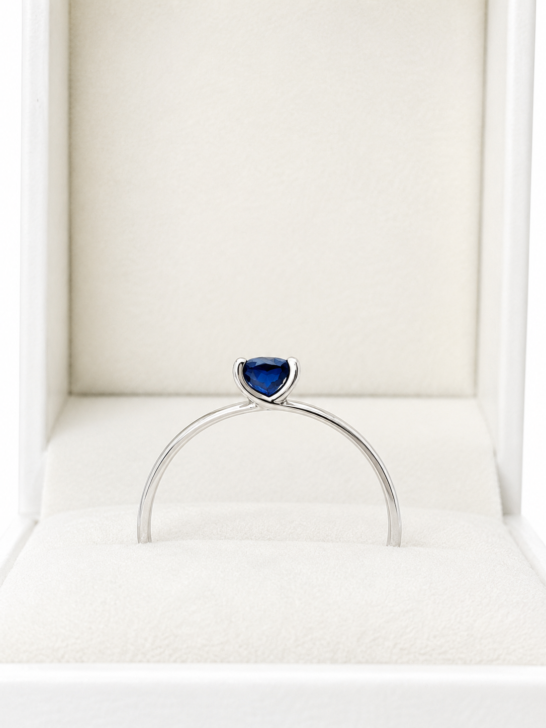 Anillo de zafiro brillante en oro blanco 14k
