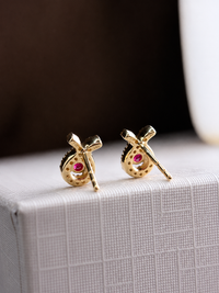 Arete de rubí con diamantes en oro 14k
