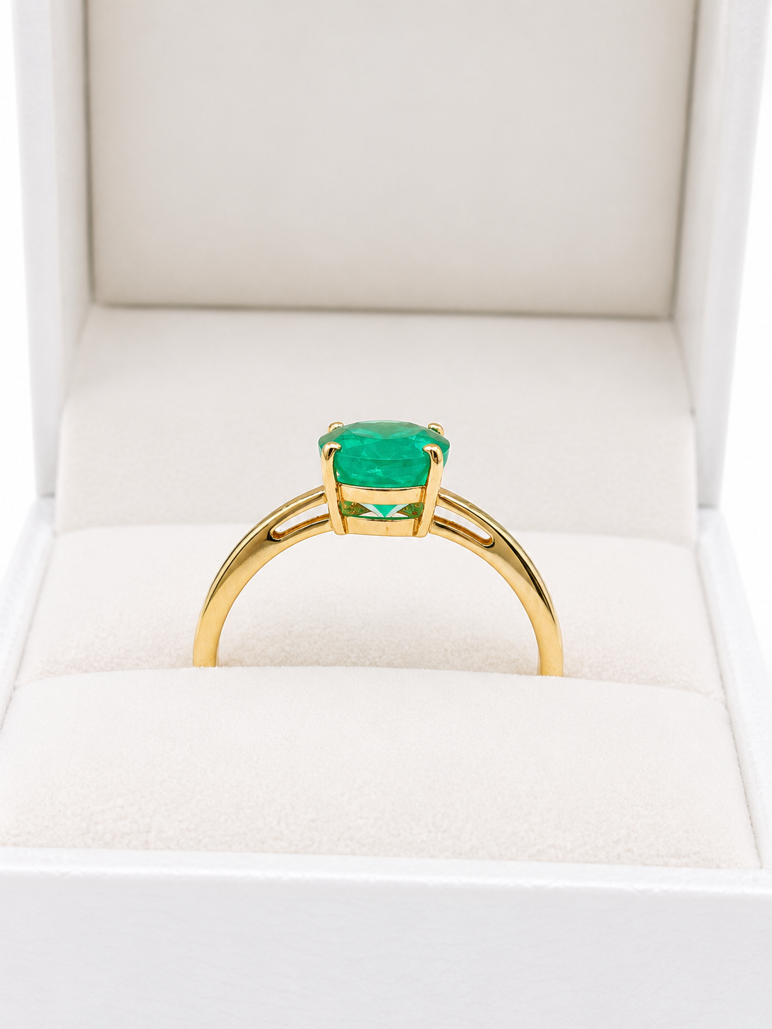 Anillo oval de esmeralda en oro 14k