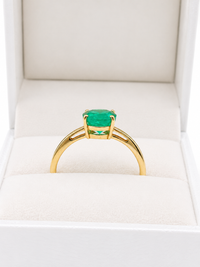 Anillo oval de esmeralda en oro 14k