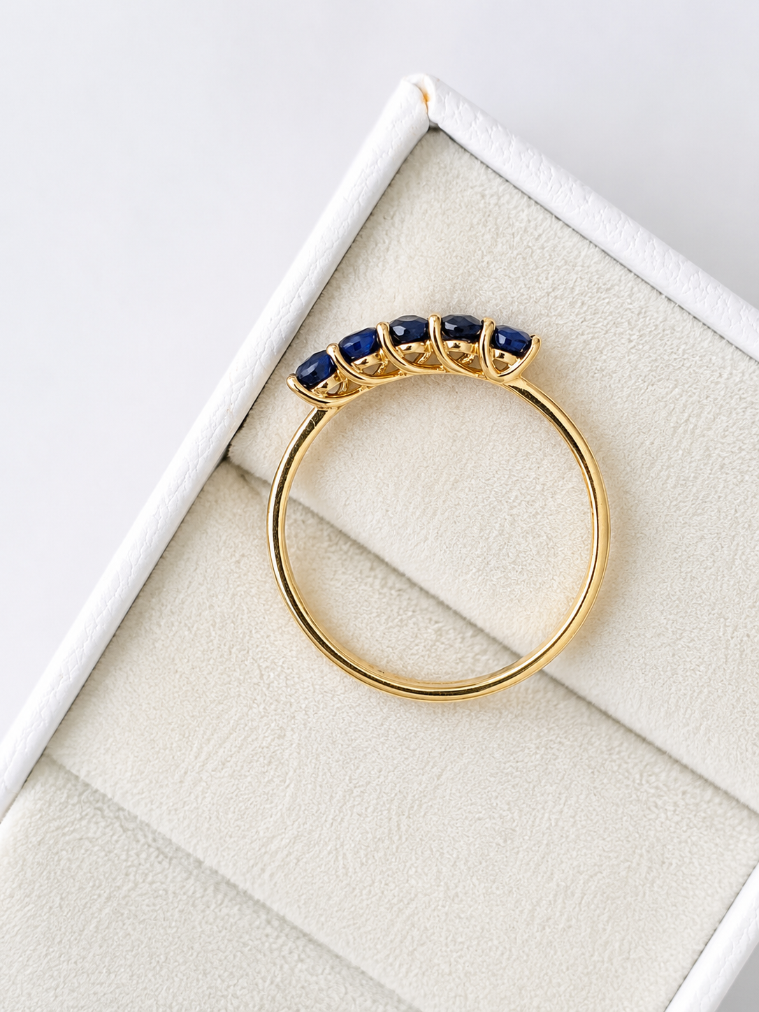 Anillo de 5 zafiros en oro 14k