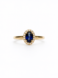 Anillo de zafiro oval con halo de diamantes en oro 14k