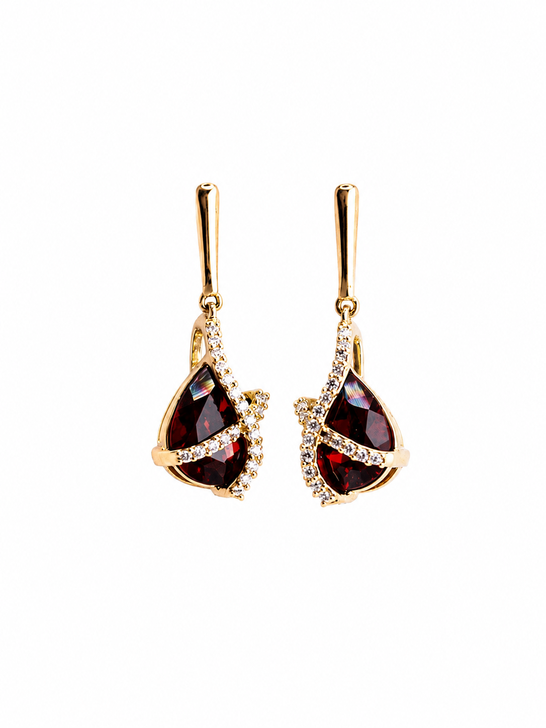 Arete largo de granate  con diamantes en oro 14k
