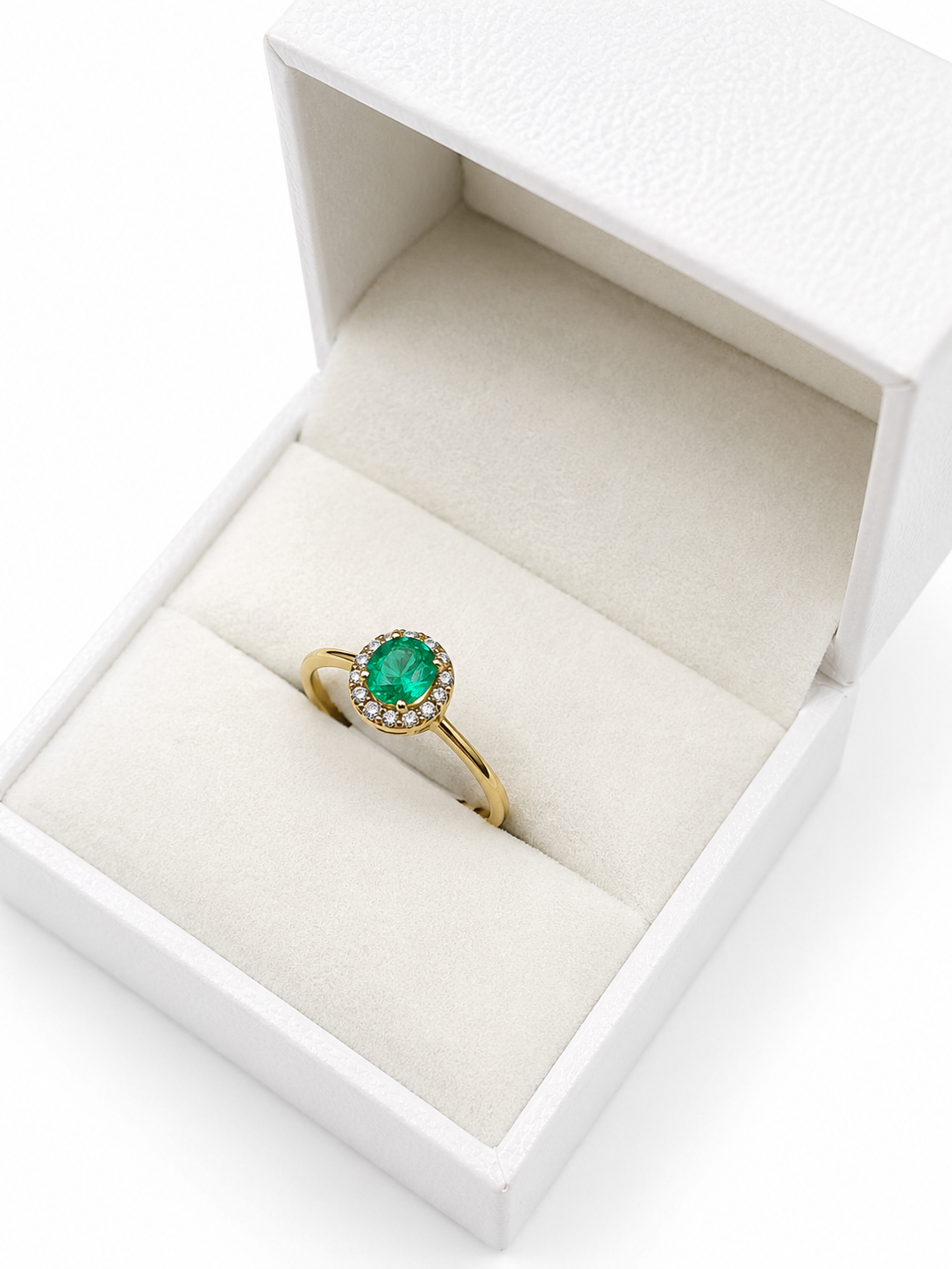 Anillo de esmeralda con halo de diamantes naturales en oro 14k