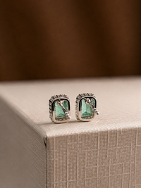 Aretes de esmeralda con halo de diamantes oro 14k blanco