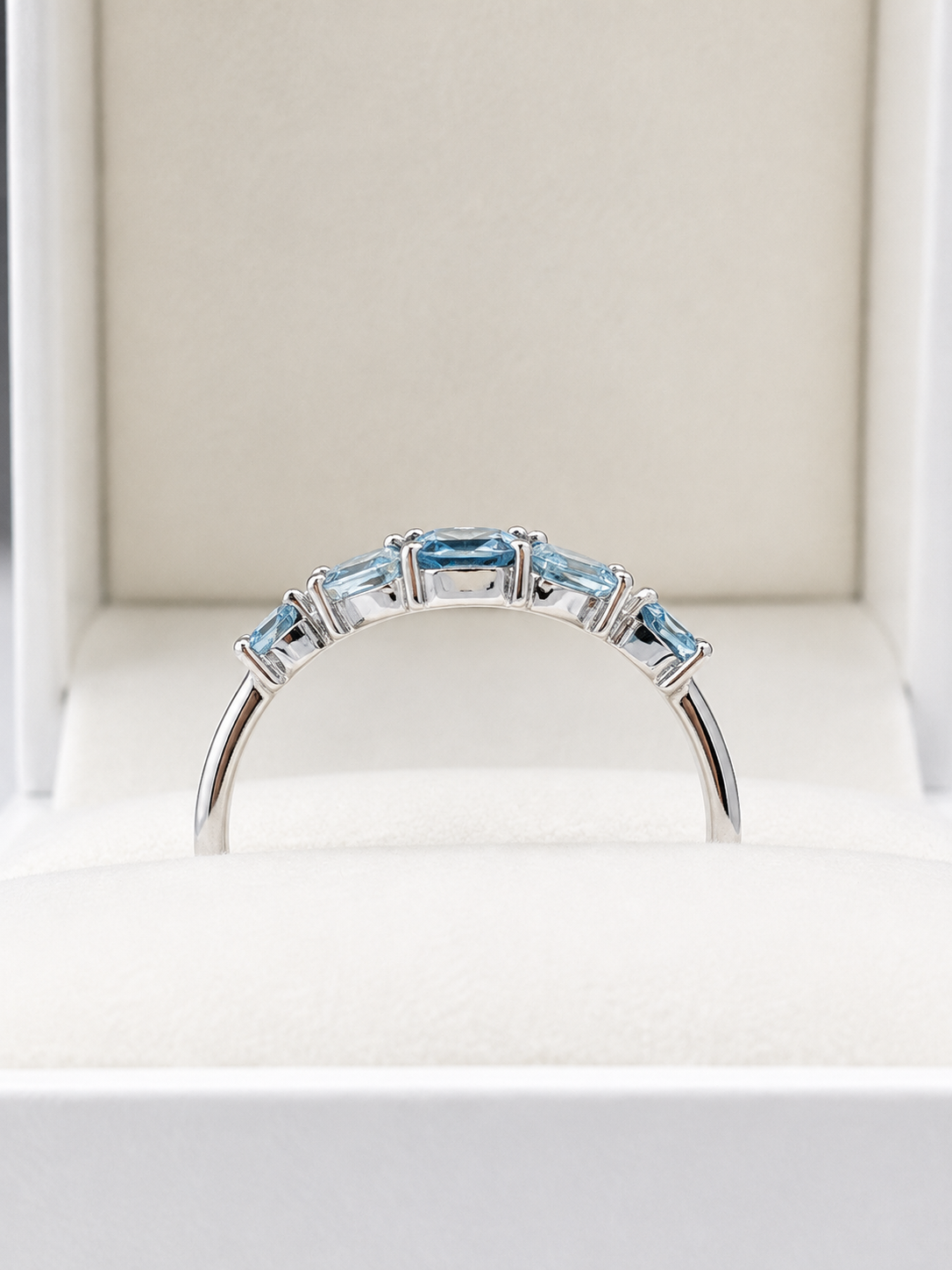 Anillo aguamarina gotas en oro blanco 14k