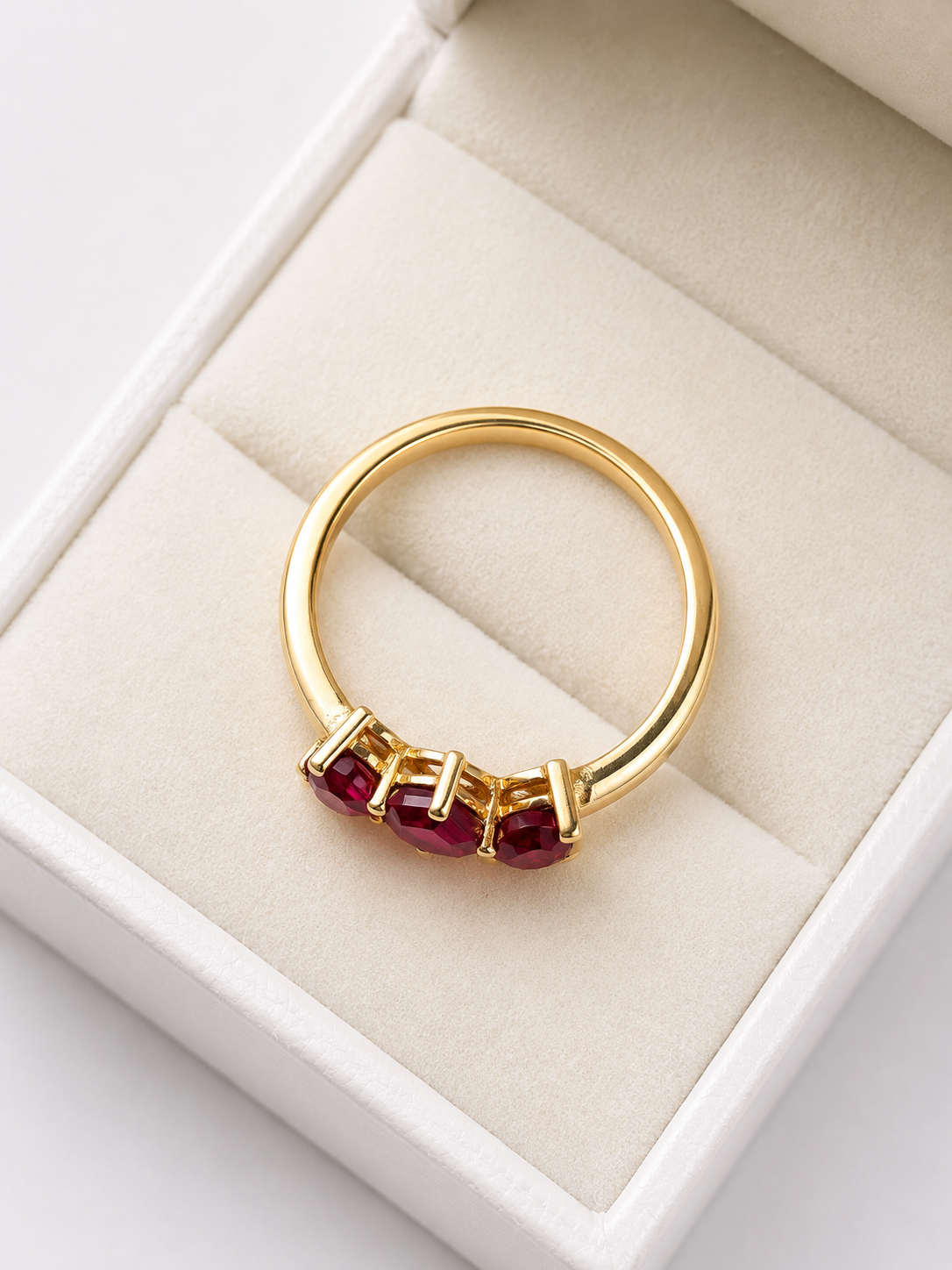 Anillo 3 cortes de rubi en oro 14k