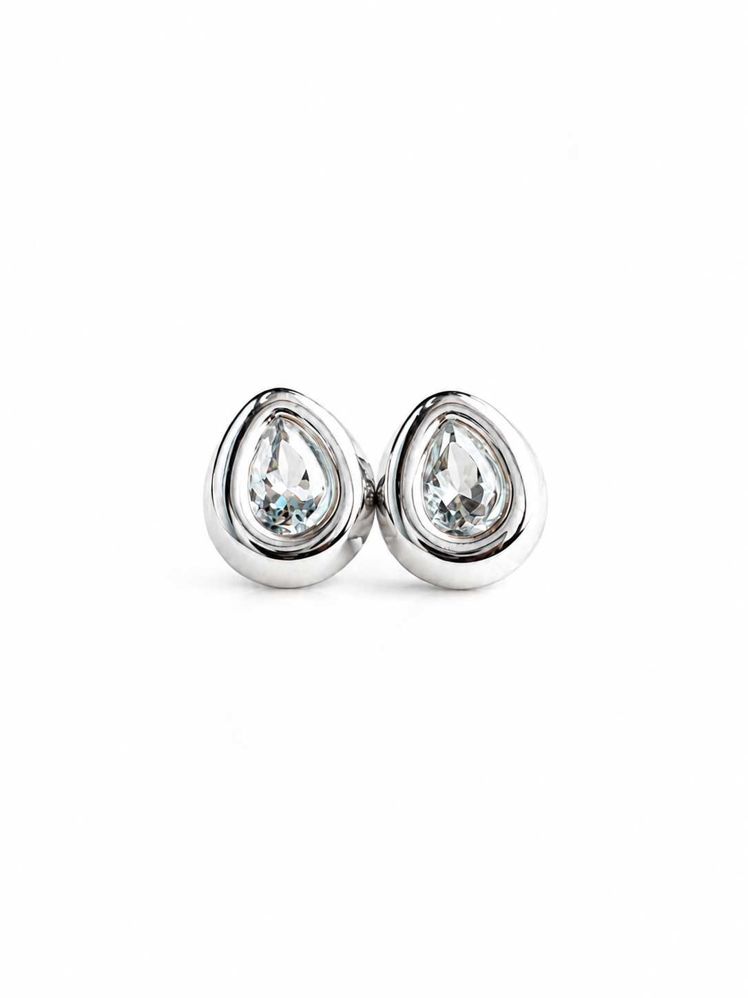 Arete de aguamarina biselado en oro blanco 14k
