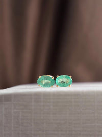 Arete oval de esmeralda en oro 14k